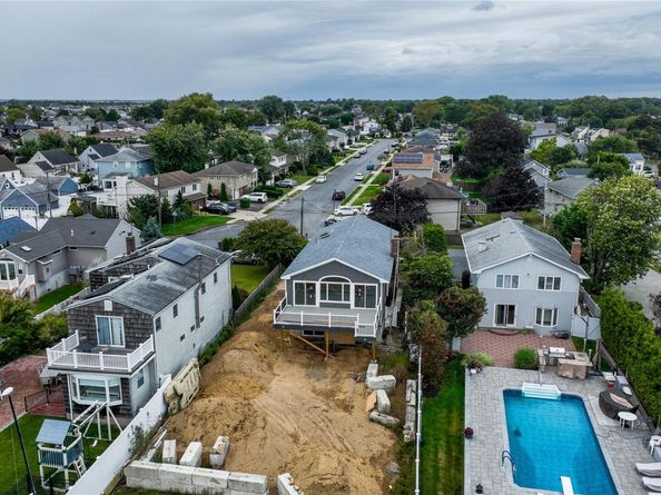 750 Shore Walk, Lindenhurst NY 11757