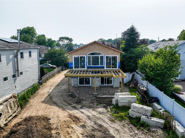 750 Shore Walk, Lindenhurst NY 11757