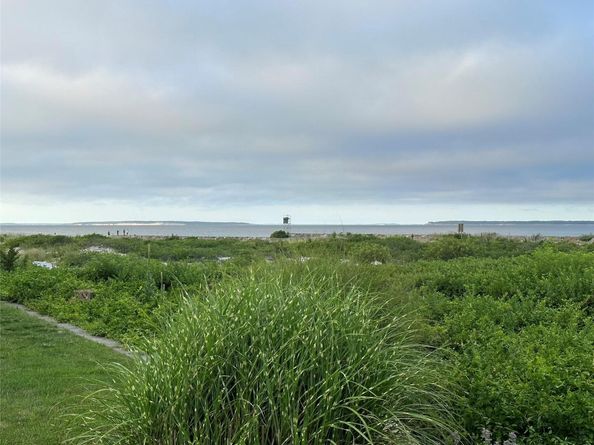 15 Shinnecock Place, Hampton Bays NY 11946