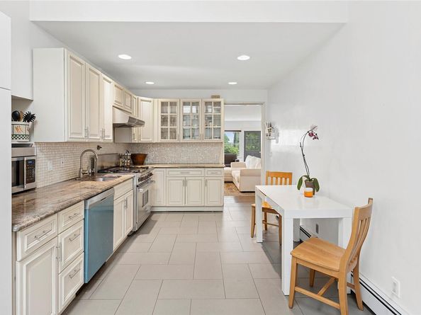 15 Shinnecock Place, Hampton Bays NY 11946
