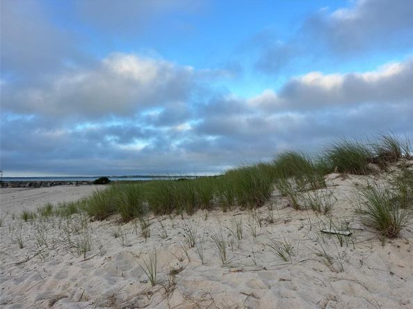15 Shinnecock Place, Hampton Bays NY 11946