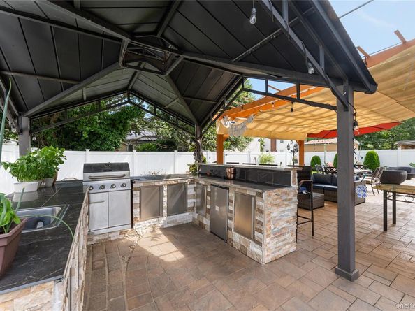 7 Mayfair Road, Baldwin NY 11510