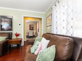 7 Mayfair Road, Baldwin NY 11510