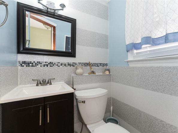 7 Mayfair Road, Baldwin NY 11510