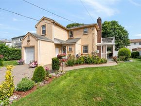 7 Mayfair Road, Baldwin NY 11510