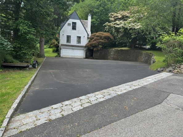 25 Alta Vista Drive, Yonkers NY 10710