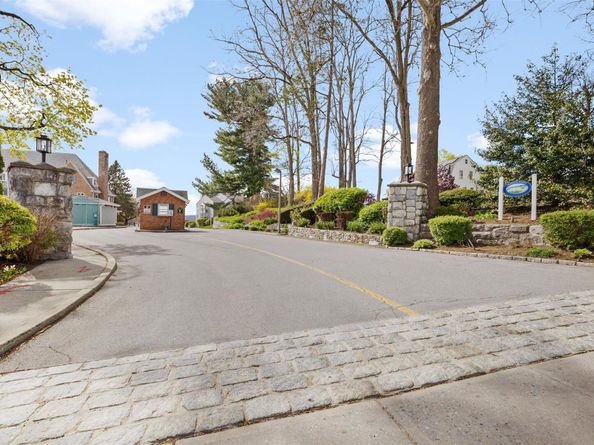 83 Hudson Point Lane, Ossining NY 10562