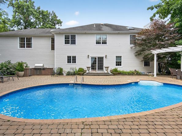 2 Gail Terrace, Glen Cove NY 11542