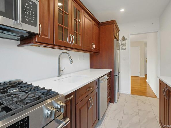 19 Old Mamaroneck Road 6M, White Plains NY 10605