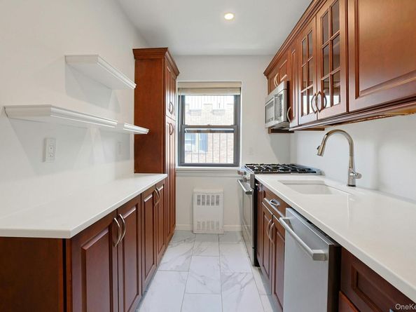 19 Old Mamaroneck Road 6M, White Plains NY 10605