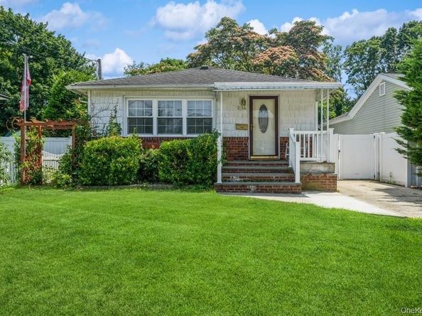 236 N Richmond Avenue, Massapequa NY 11758