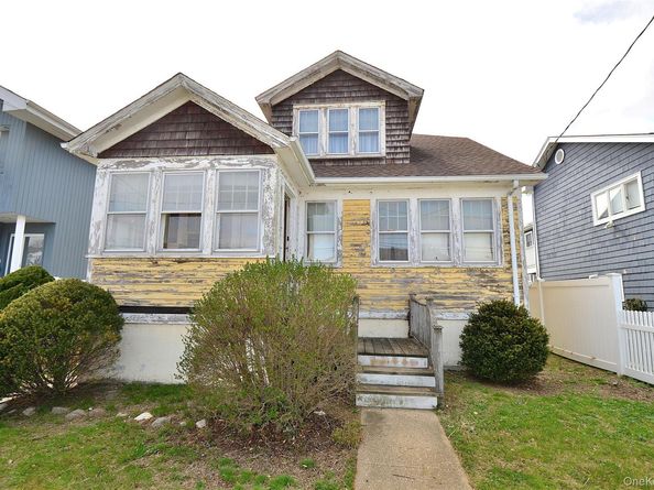 2586 Riverside Drive, Wantagh NY 11793