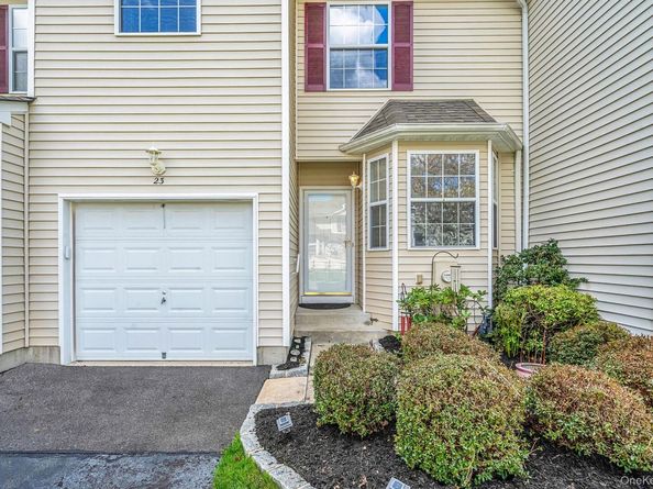 23 Cranberry Circle, Medford NY 11763