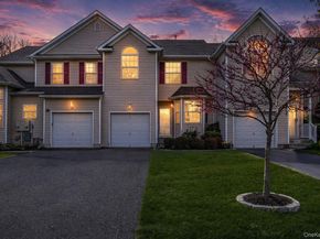 23 Cranberry Circle, Medford NY 11763