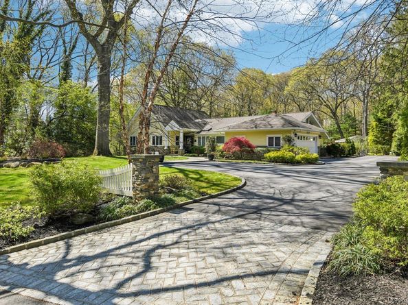 27 Treeview Drive, Melville NY 11747