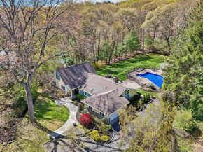 27 Treeview Drive, Melville NY 11747