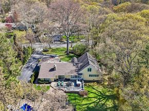 27 Treeview Drive, Melville NY 11747