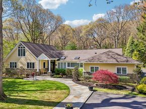 27 Treeview Drive, Melville NY 11747