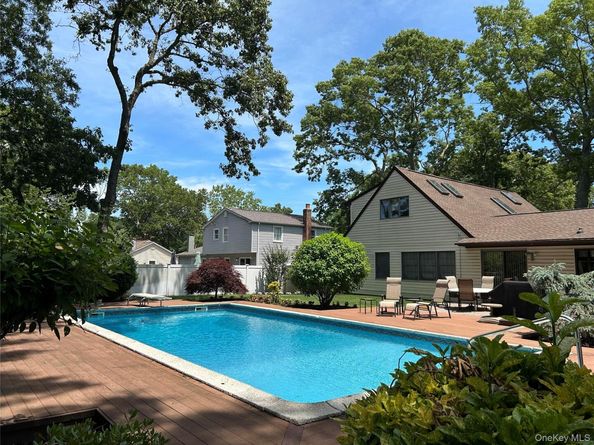 12 Westmoylan Lane, Coram NY 11727