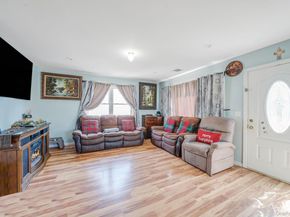 82 E Seacrest Avenue, Lindenhurst NY 11757