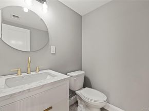 16 Eleanor Road, Plainview NY 11803