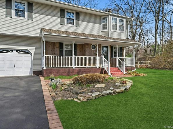 41 N Country Road, Shoreham NY 11786