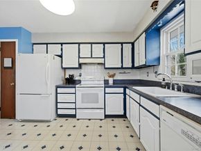 41 N Country Road, Shoreham NY 11786