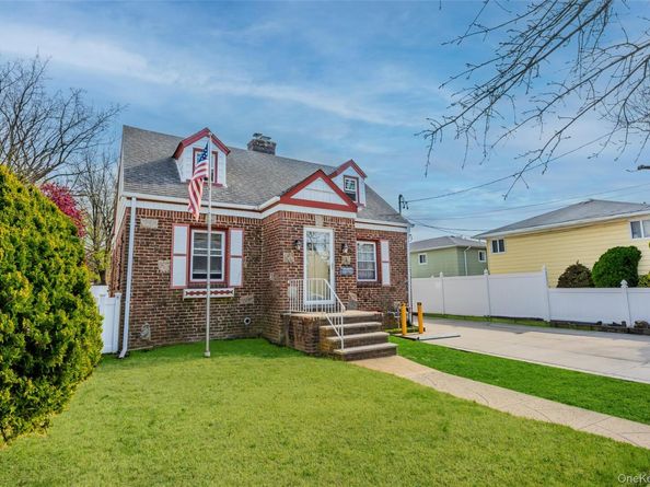 76 Davison Avenue, Lynbrook NY 11563