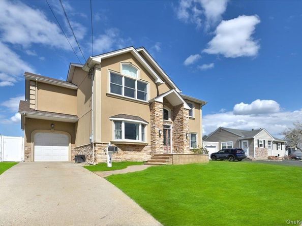 46 Scott Street, Massapequa Park NY 11762