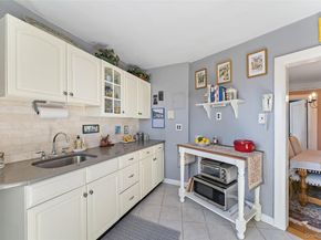 42 Pondfield W 6D, Bronxville NY 10708