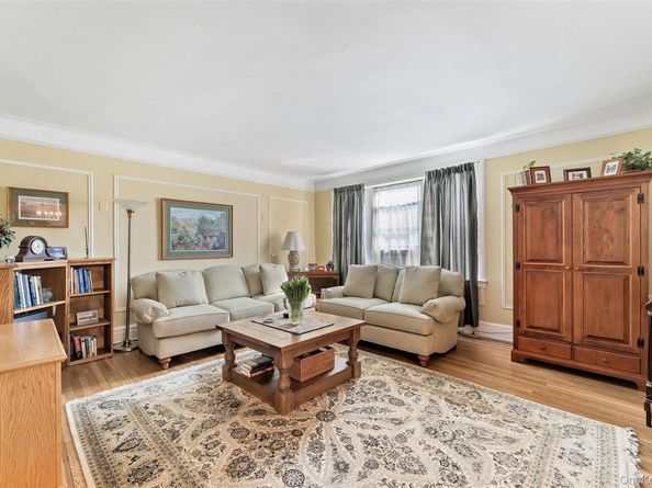 42 Pondfield W 6D, Bronxville NY 10708