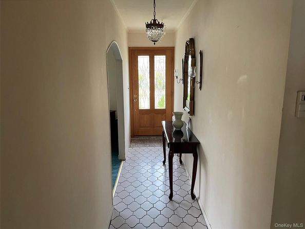 581 Grand Avenue, Lindenhurst NY 11757