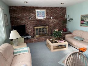 581 Grand Avenue, Lindenhurst NY 11757