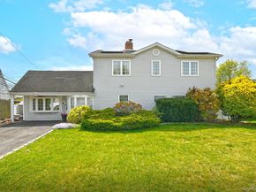 7 Low Lane, Levittown NY 11756