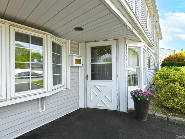 7 Low Lane, Levittown NY 11756