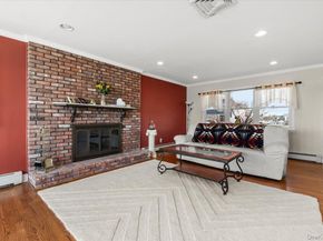 160 Sequams Lane W, West Islip NY 11795