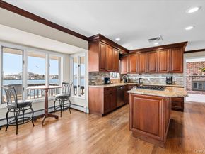160 Sequams Lane W, West Islip NY 11795