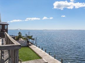 160 Sequams Lane W, West Islip NY 11795