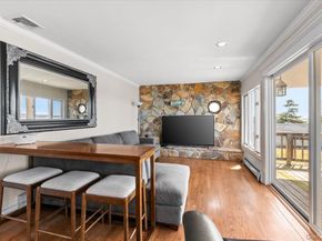 160 Sequams Lane W, West Islip NY 11795