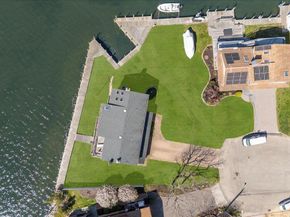 160 Sequams Lane W, West Islip NY 11795