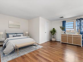 160 Sequams Lane W, West Islip NY 11795