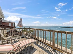 160 Sequams Lane W, West Islip NY 11795