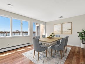 160 Sequams Lane W, West Islip NY 11795