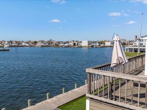 160 Sequams Lane W, West Islip NY 11795