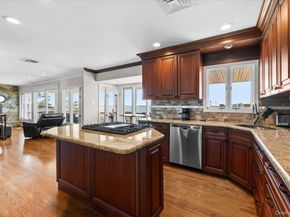 160 Sequams Lane W, West Islip NY 11795