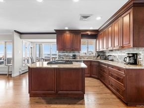 160 Sequams Lane W, West Islip NY 11795