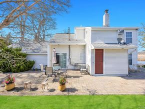 70 Featherbed Lane, Oakdale NY 11769
