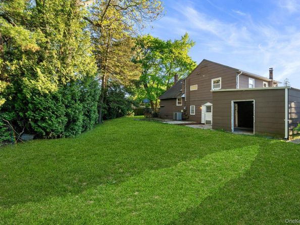 23 Library Lane, Plainview NY 11803