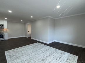 100 Connetquot Avenue 10, East Islip NY 11730
