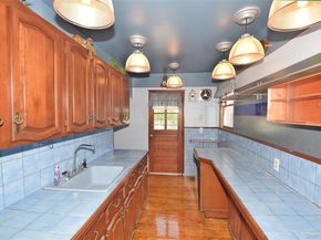 25 Kensington Court, Copiague NY 11726